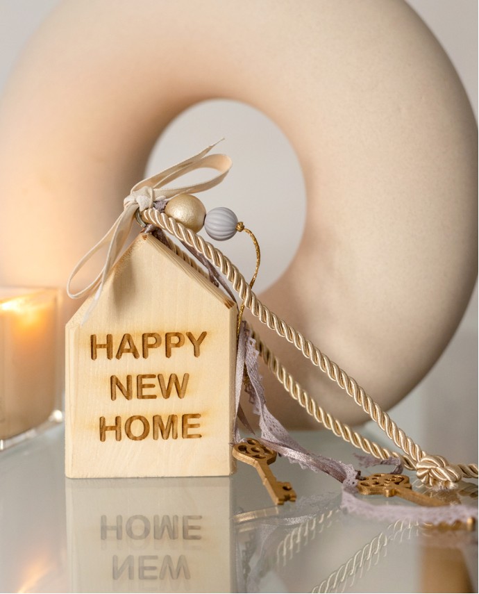 ΕΠΙΤΡΑΠΕΖΙΟ ΓΟΥΡΙ ΣΠΙΤΑΚΙ ΚΡΕΜΑΣΤΟ HAPPY NEW HOME Γούρια