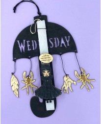 Λαμπάδα Wednesday σε ξύλινο κάδρο