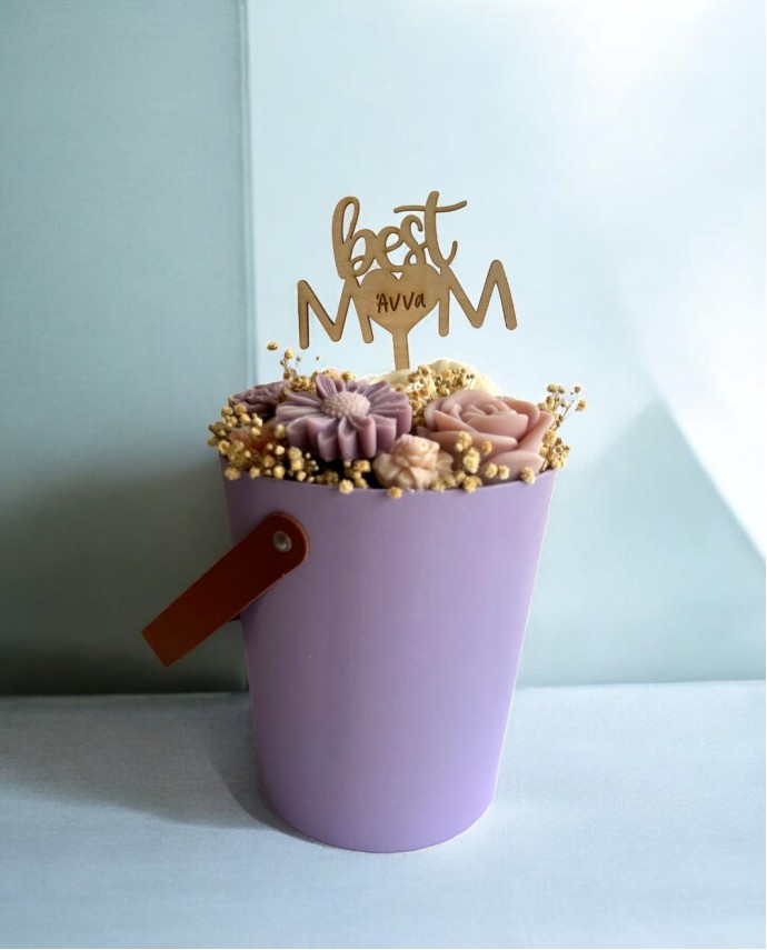Flower Bucket για τη Μαμά με Αρωματικά Λουλούδια Σετ Δώρων