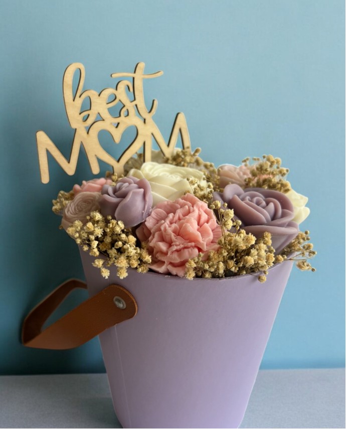 Flower Bucket για τη Μαμά με Αρωματικά Λουλούδια Σετ Δώρων