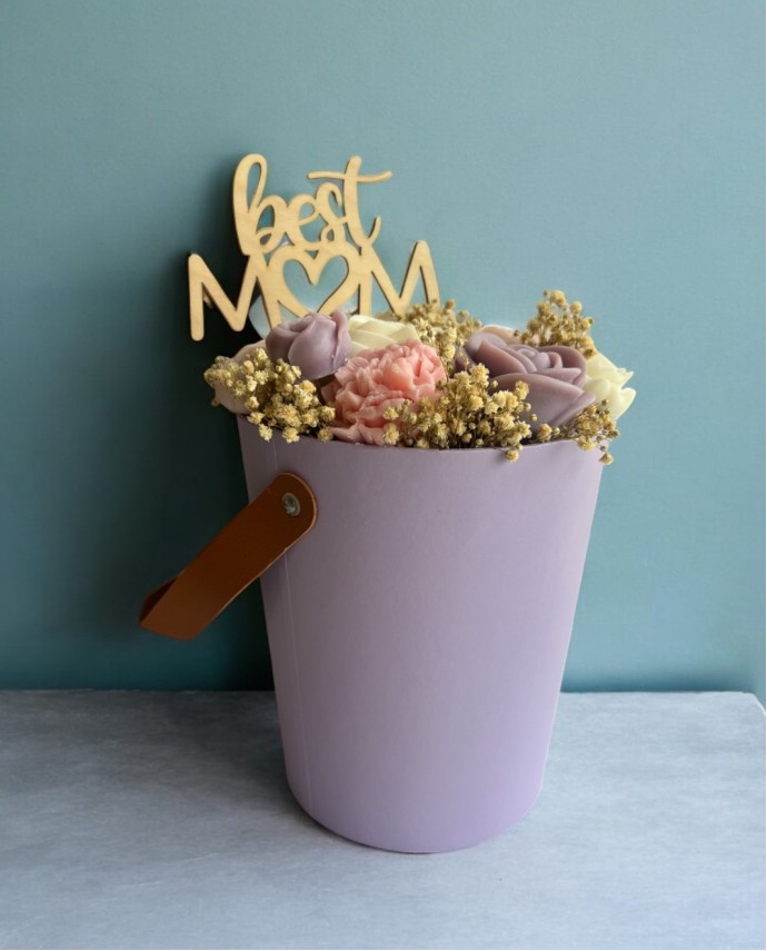 Flower Bucket για τη Μαμά με Αρωματικά Λουλούδια Σετ Δώρων