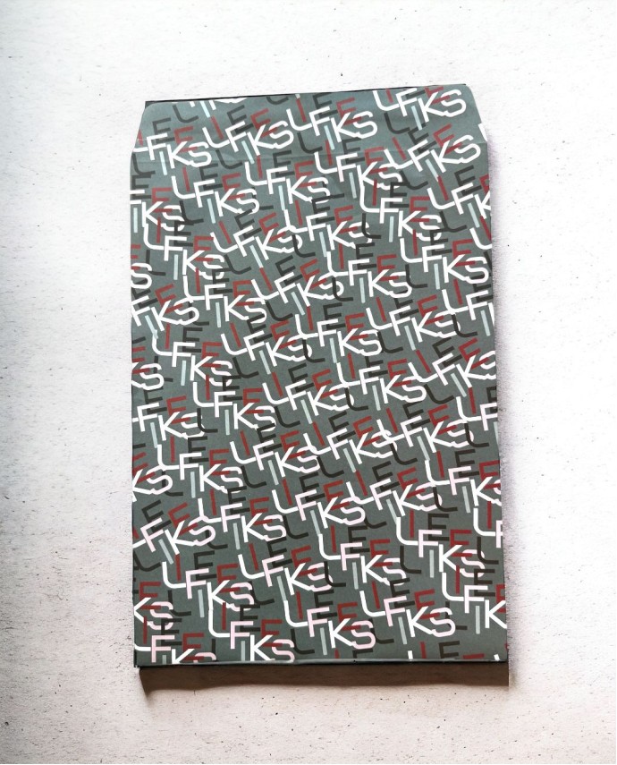 ΧΑΡΤΙΝΗ ΣΥΣΚΕΥΑΣΙΑ ΦΑΚΕΛΑΚΙ ΜΕΓΑΛΟ ΜΕ LOGO PATTERN 23*32 cm Δώρα